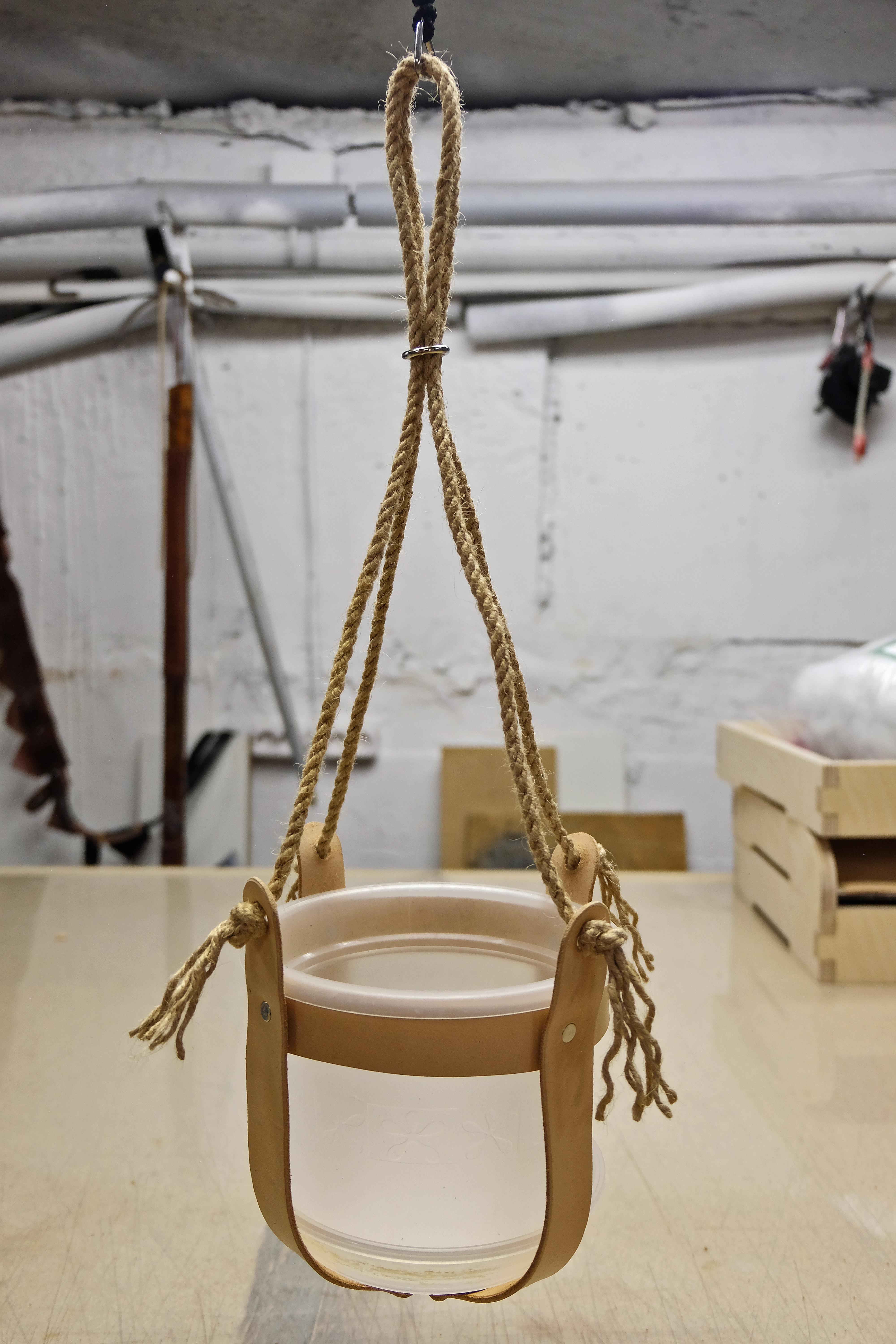 Bosen Nunggu Buka Puasa? Mending Ngabuburit Sambil Bikin Gantungan Tanaman Hias!