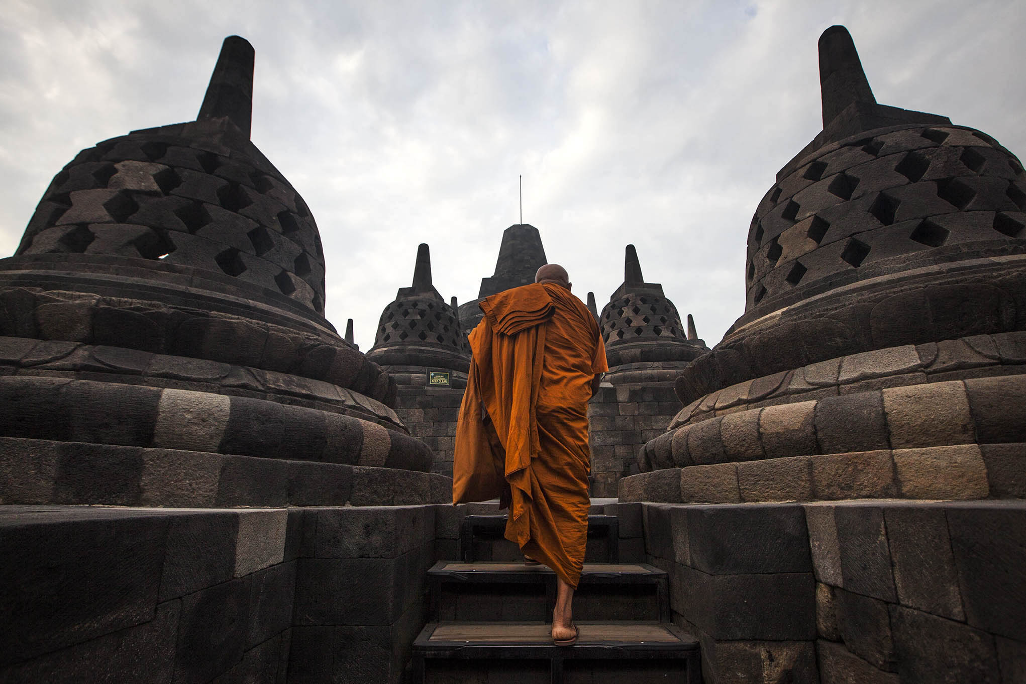 Kepung Borobudur, Demi Bela Apa?