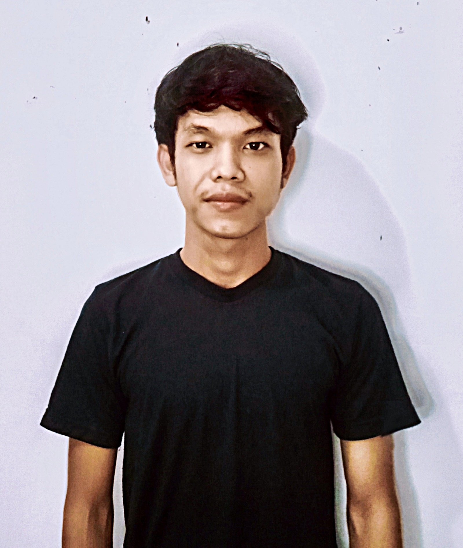 6 Potret Artis Tommy Jonathan Sinaga, Dianggap Sosok Karismatik