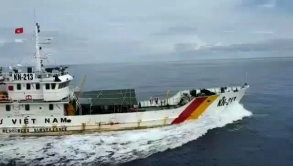 Kapal Coast Guard Vietnam Seruduk KRI Tjiptadi-381 di Natuna