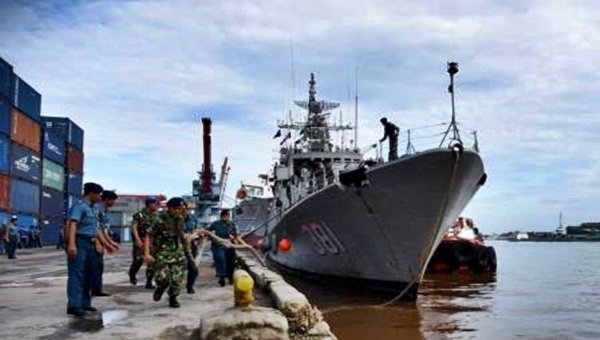 Kapal Coast Guard Vietnam Seruduk KRI Tjiptadi-381 di Natuna