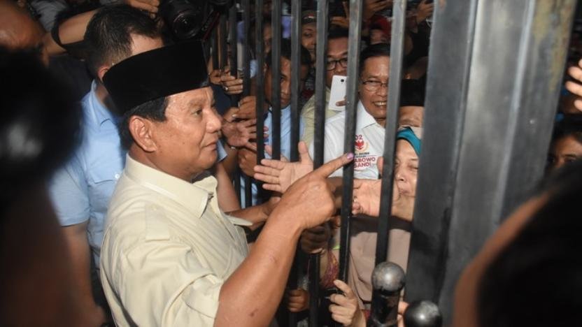 Simpati dan Cibiran untuk Prabowo Subianto