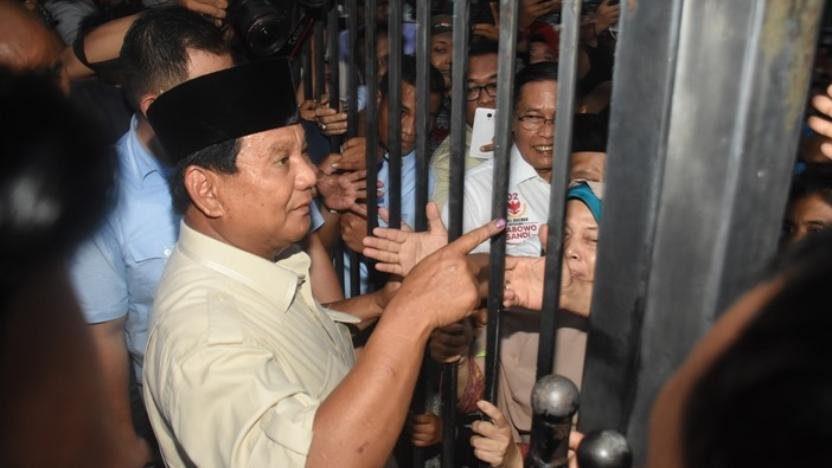 simpati-dan-cibiran-untuk-prabowo-subianto