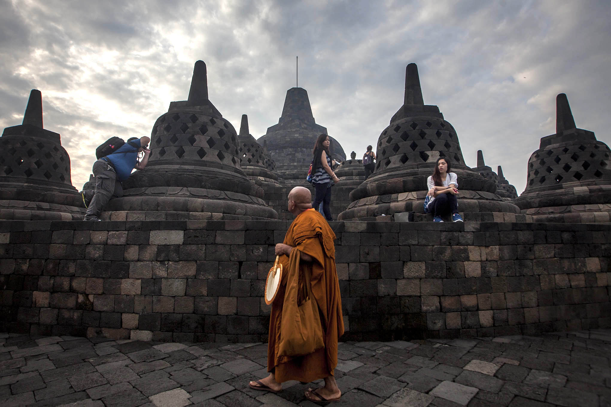 Kepung Borobudur, Demi Bela Apa?