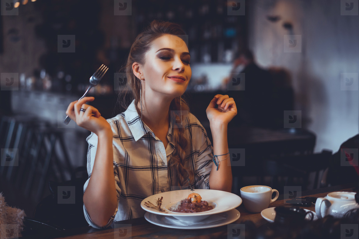 Jangan Sampai Salah Lagi Gan !! Begini Cara Minum Wiski Yang Benar