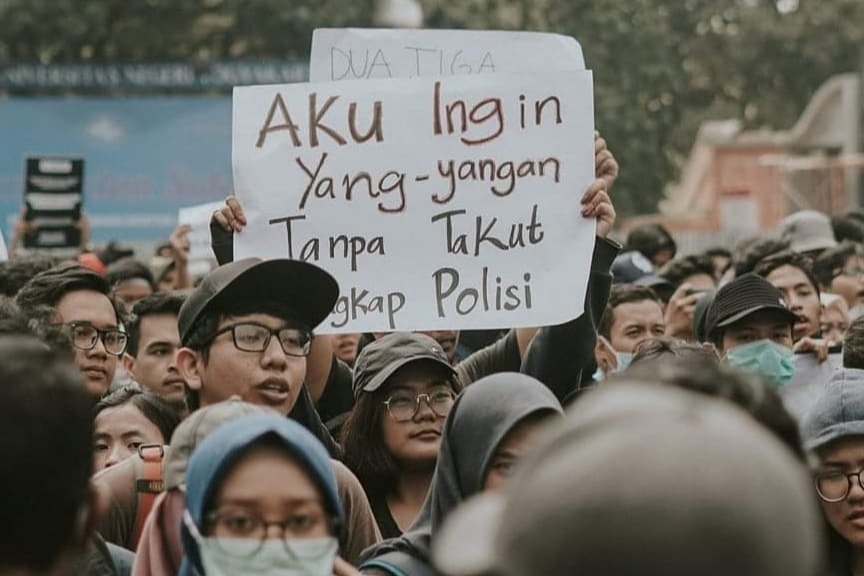 7 Gambar Spanduk Demo yang Bikin Kalian Gagal Paham
