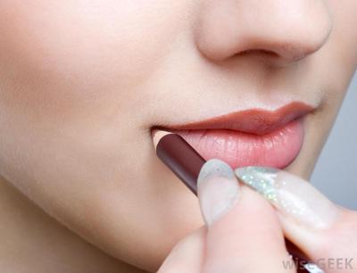 Ini Dia Kesalahan Saat Memakai Lipstik Yang Jarang Disadari Wanita!