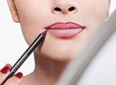 Pengen lipstick sista tahan lama? Baca ini dulu yuk!