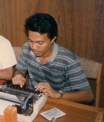 bayangin-kalau-skripsi-masih-pakai-mesin-ketik
