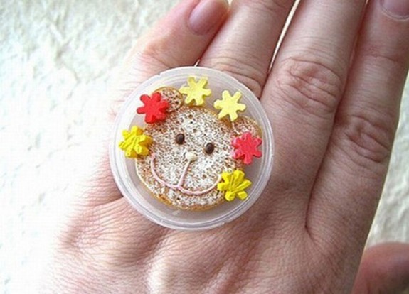 Cincin Yang Bisa Dimakan? Atau Makanan Yang Bisa Dicincin?