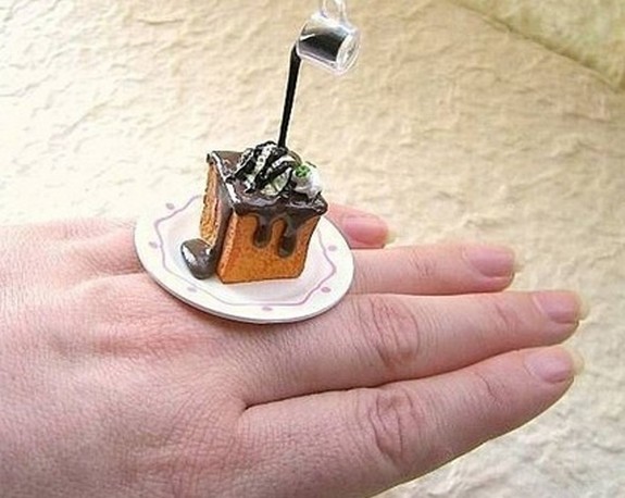 Cincin Yang Bisa Dimakan? Atau Makanan Yang Bisa Dicincin?