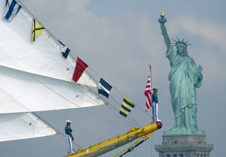 &#91;FOTO-FOTO&#93;PARADE KAPAL FLEET WEEK KE-25 DI AMERIKA