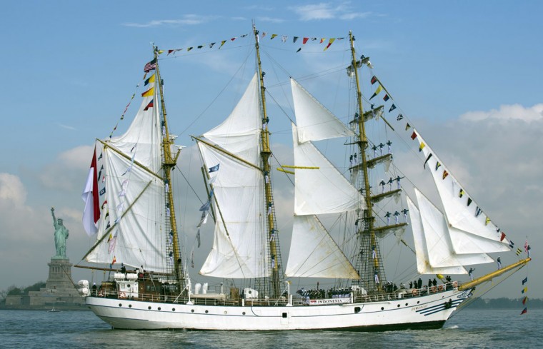&#91;FOTO-FOTO&#93;PARADE KAPAL FLEET WEEK KE-25 DI AMERIKA