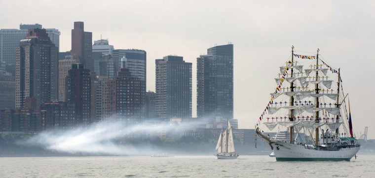 &#91;FOTO-FOTO&#93;PARADE KAPAL FLEET WEEK KE-25 DI AMERIKA