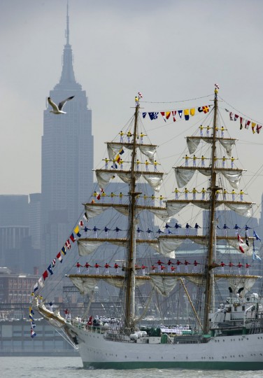 &#91;FOTO-FOTO&#93;PARADE KAPAL FLEET WEEK KE-25 DI AMERIKA