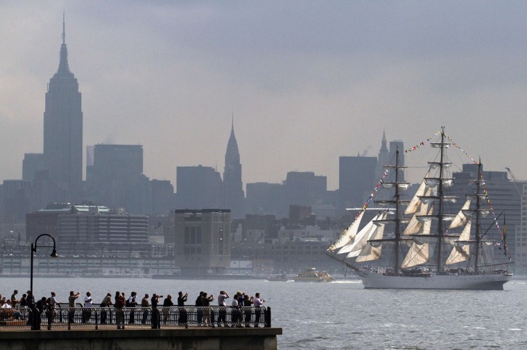 &#91;FOTO-FOTO&#93;PARADE KAPAL FLEET WEEK KE-25 DI AMERIKA
