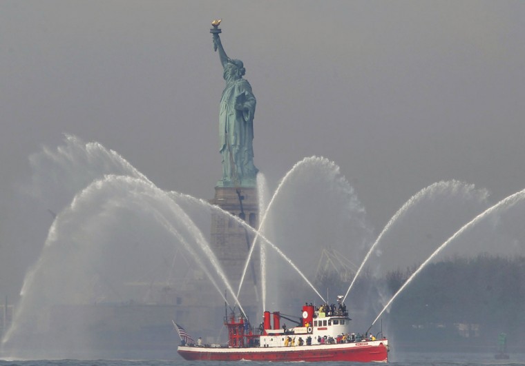 &#91;FOTO-FOTO&#93;PARADE KAPAL FLEET WEEK KE-25 DI AMERIKA
