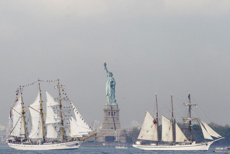 &#91;FOTO-FOTO&#93;PARADE KAPAL FLEET WEEK KE-25 DI AMERIKA