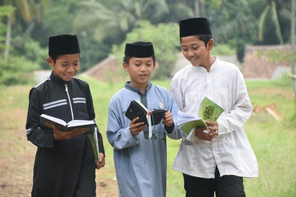 Hal-hal yang Berkesan Bagi Mereka yang Pernah Mondok Di Pesantren, Pernah Merasakan?