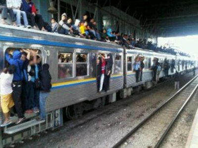 Tipikal Penumpang KRL di Indonesia