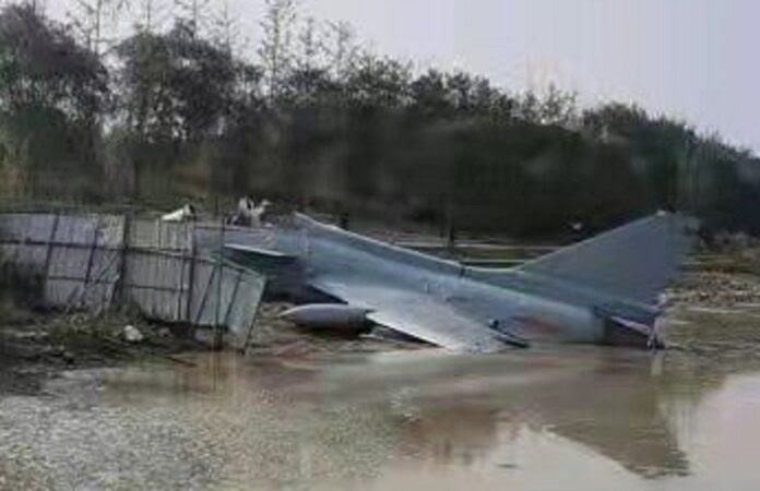&#91;UPDATE&#93; J-10S China Mendarat Darurat | Mesin Baru MBT Altay | Skadron Drone TNI AU