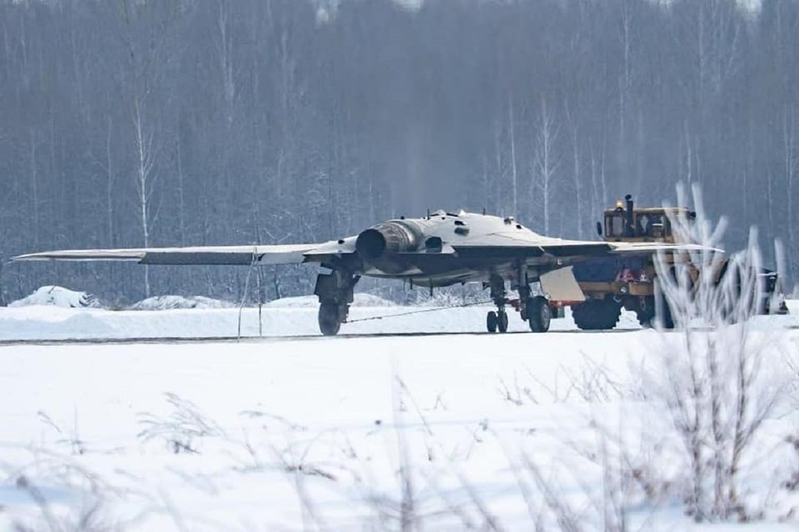 new-russian-stealthy-unmanned-strike-aircraft-spotted-in-novosibirsk