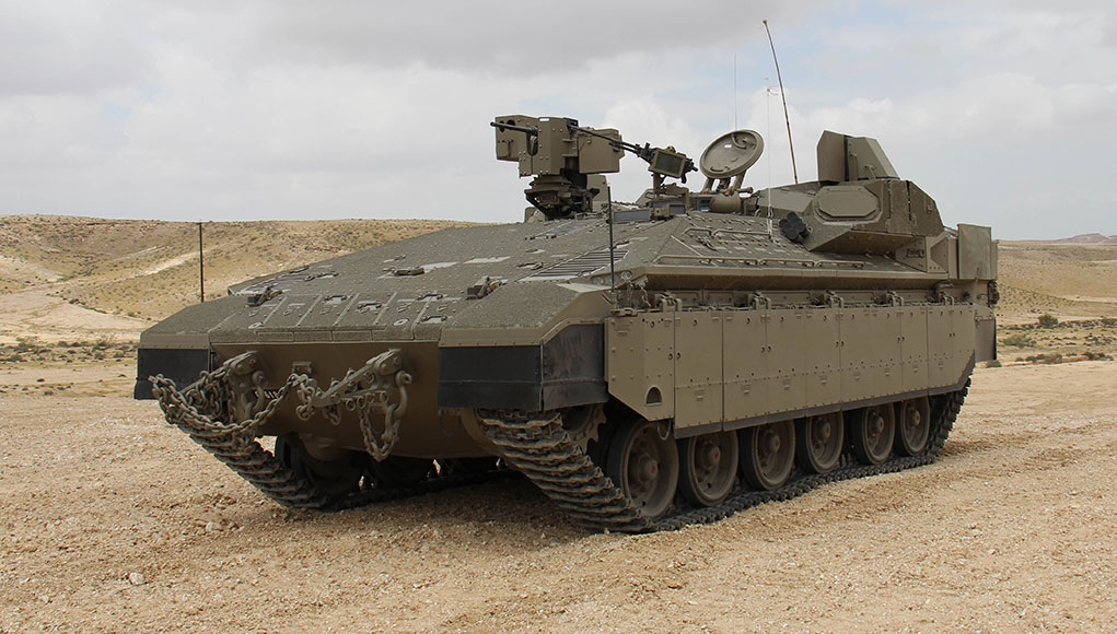 pic-namer-heavy-apc-israel-dengan-trophy-aps