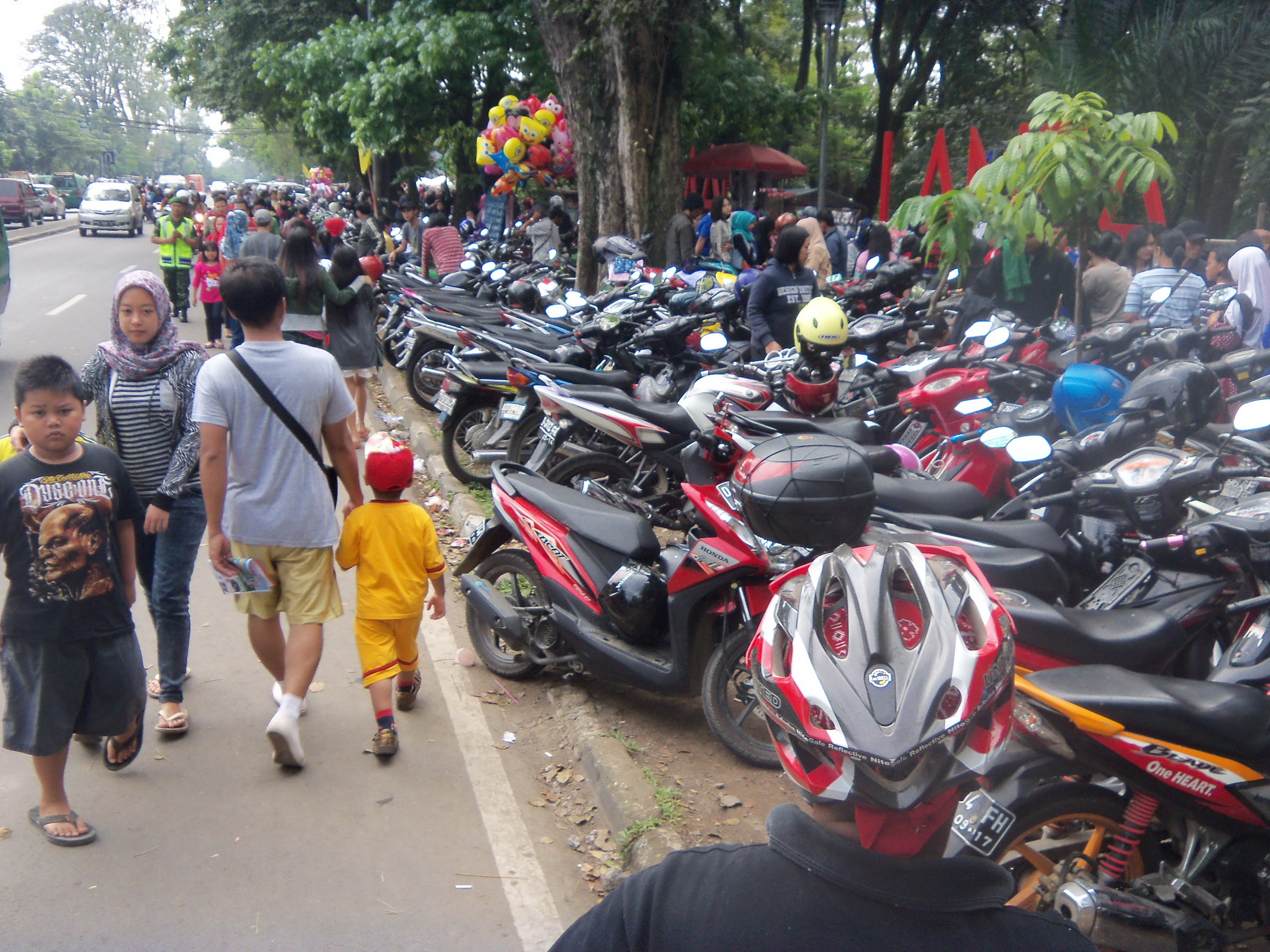 Trotoar di Indonesia, antara hak pejalan kaki dengan kenyataan yang ada