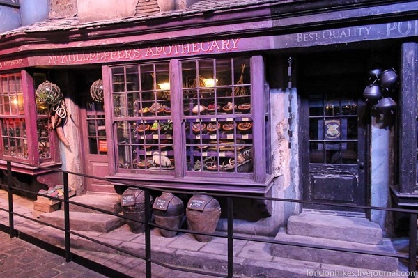 Berfantasi di Museum Harry Potter, London