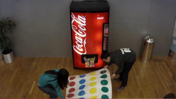 Coca Cola Truck, cara Coca Cola berbagi kebahagiaan