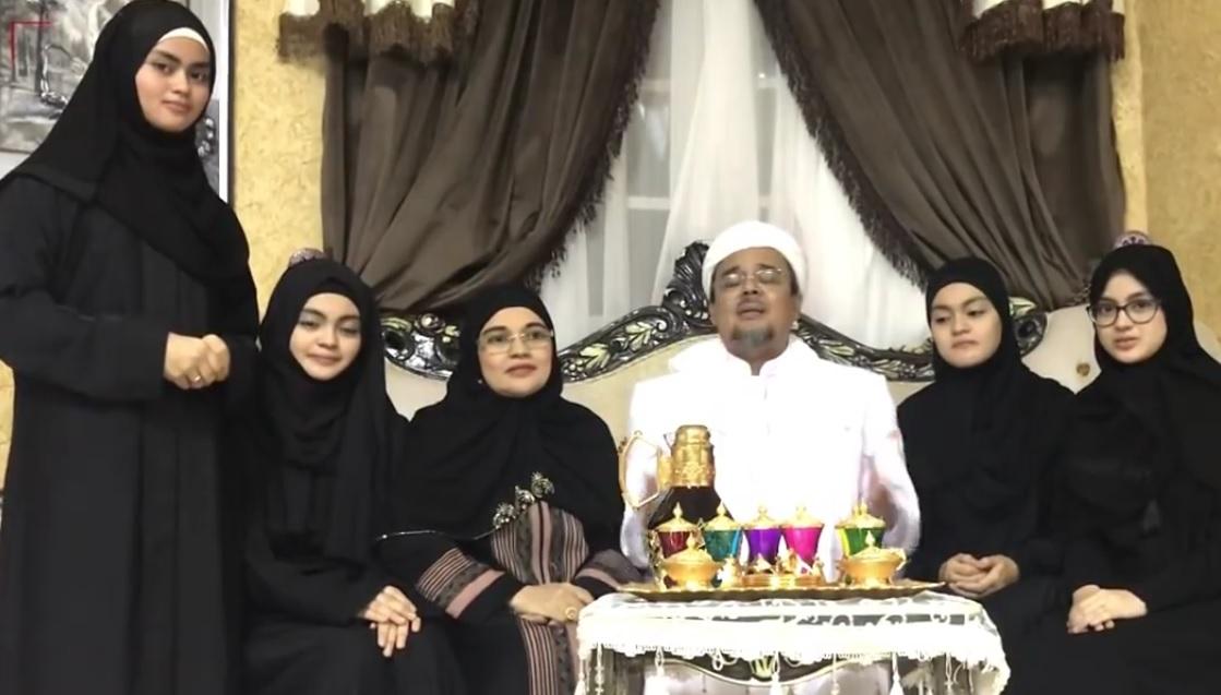 Kemlu Soal Putri Habib Rizieq Tertahan: Oman Larang WNA Masuk Yaman