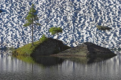 Indah Banget! Pulau Kecil di Tengah Danau Dihantam Empat Musim