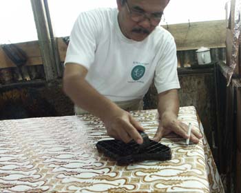 Ayo Pakai Batik Hari Ini