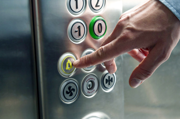 Mendadak Terjebak Lift? Lakukan 11 Cara ini Agar Selamat