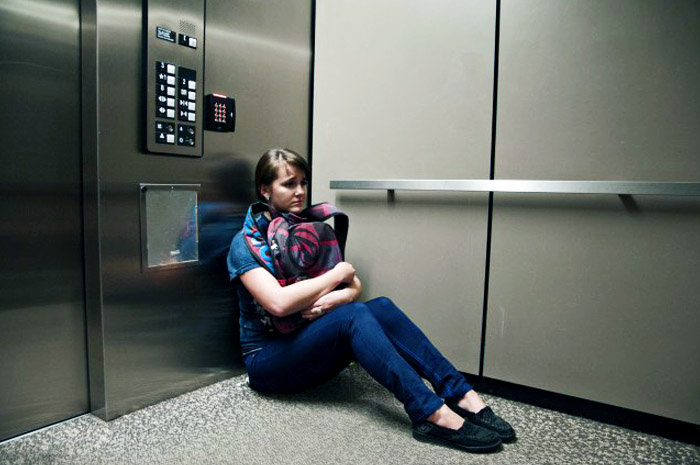 Mendadak Terjebak Lift? Lakukan 11 Cara ini Agar Selamat
