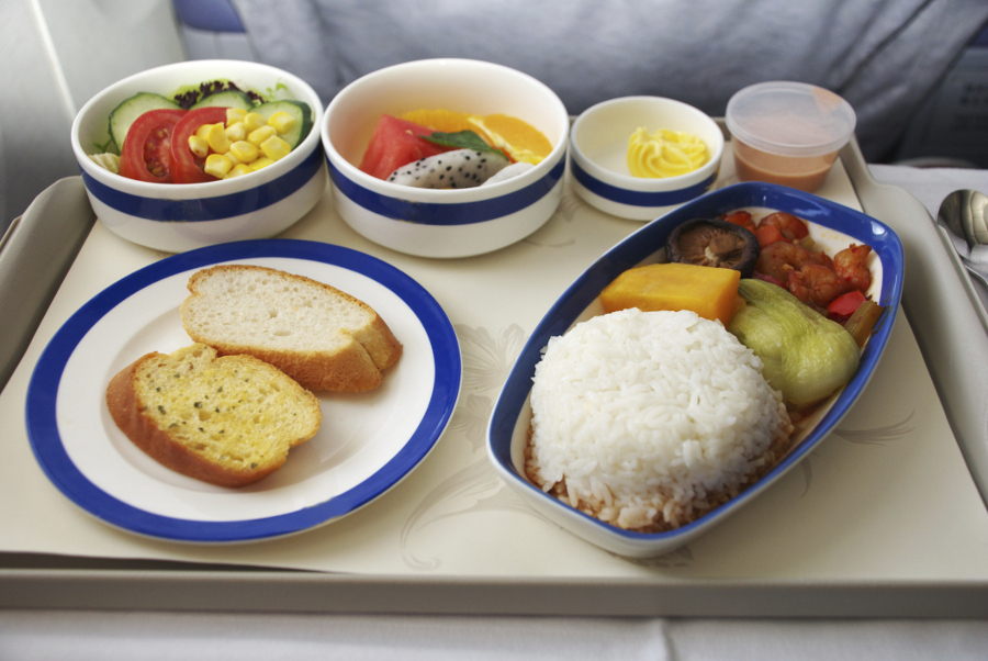 Tahukah Kamu? Mengapa Makanan Di Pesawat Tidak Terasa Enak? Inilah Alasannya