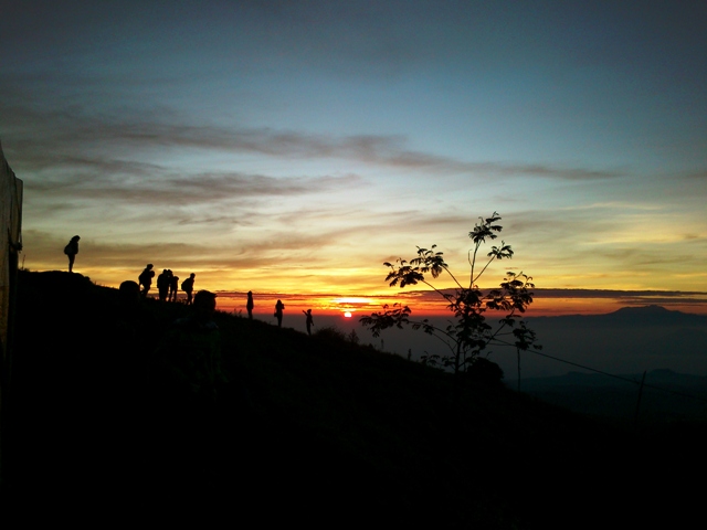 10-pemandangan-sunrise-terindah-di-indonesia