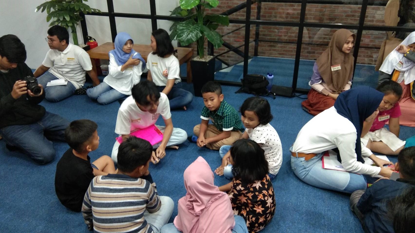 Disaat Lingkungan Membuat Anak Kehilangan Rasa Toleransi, Adey Berusaha Merubahnya