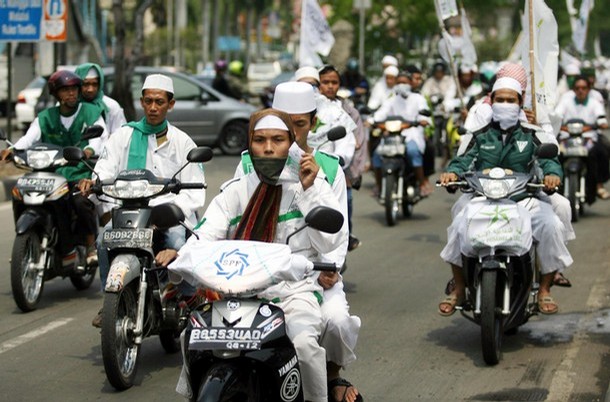 Tips Berpakaian Biar Gak Dibegal ala Haji Lulung