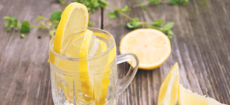 Air Lemon Dingin Bisa Turunkan Berat Badan? Ini 5 Alasannya