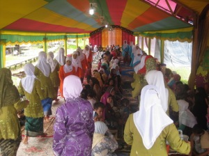 Tradisi Jamuan Makan Saprah Masyarakat Melayu Sambas