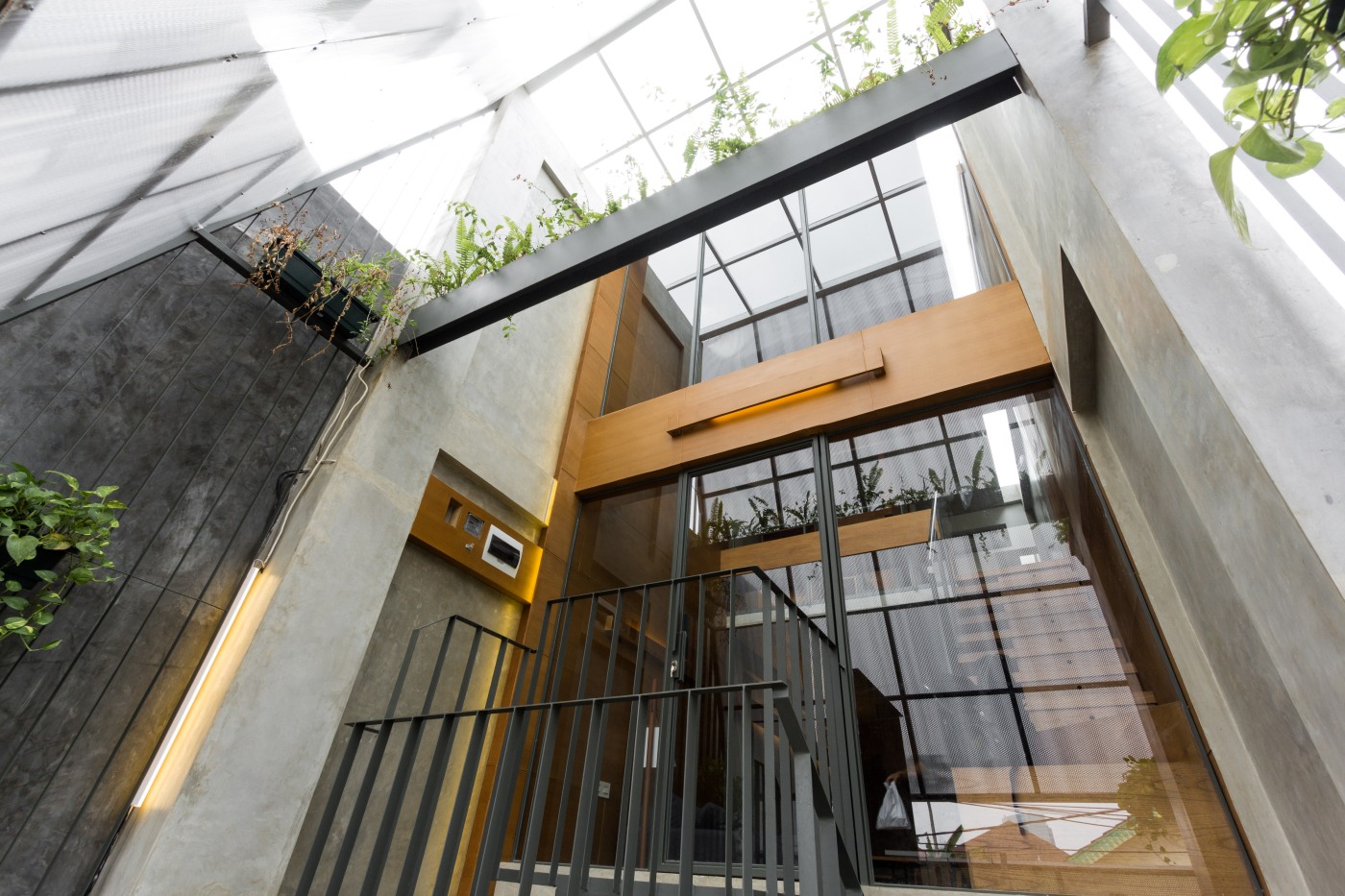 Rumah arsitek di Jaksel ini lebarnya cuma 3,5 meter! Gimana ya dalemnya.