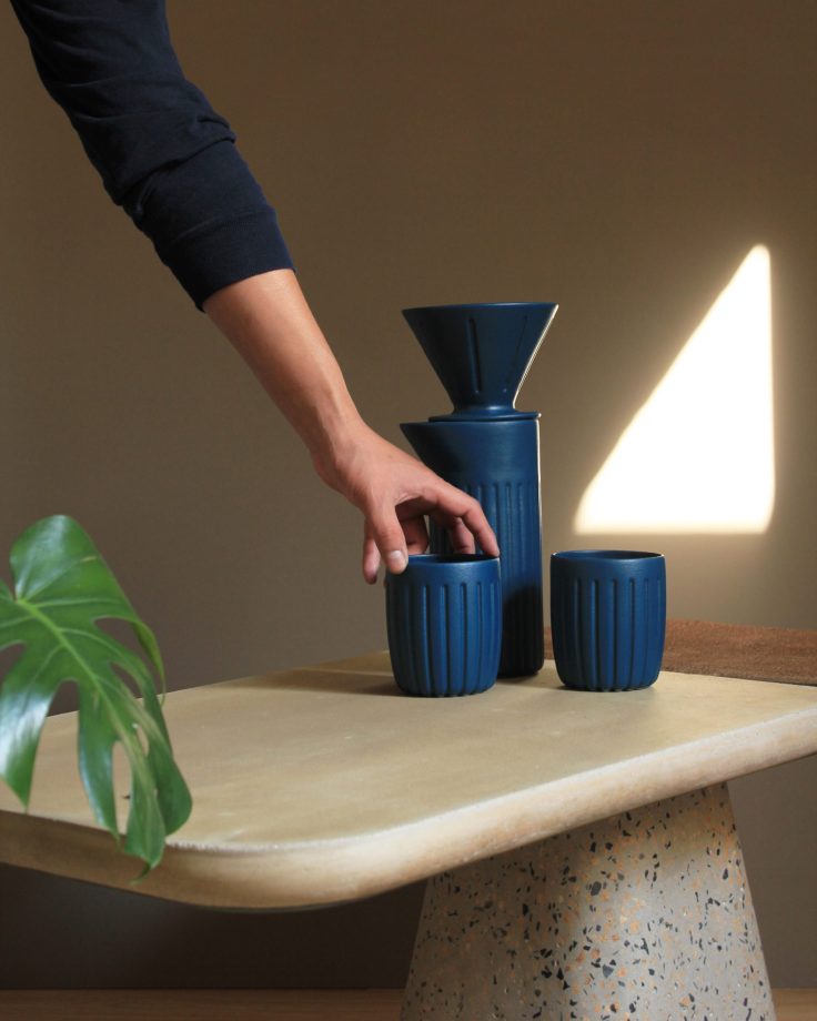 Kopi campur susu? Standar banget. Ini baru greget, kopi campur beton!