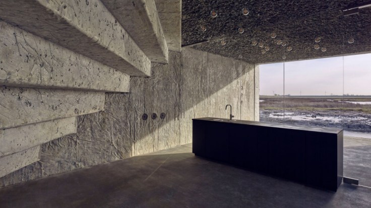 Lah, ini kantor keren tapi di tengah rawa?!? Babang ojol gak bakal mau nganterin. 