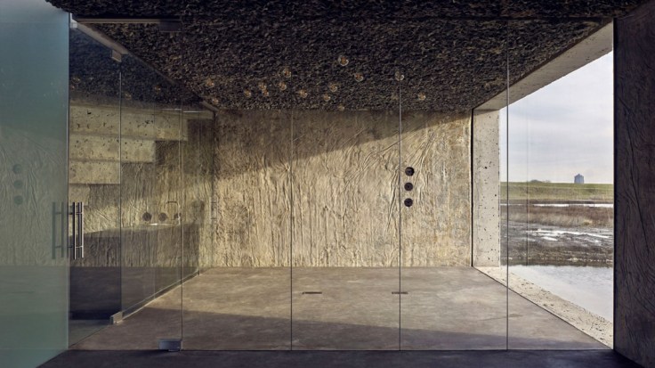 Lah, ini kantor keren tapi di tengah rawa?!? Babang ojol gak bakal mau nganterin. 