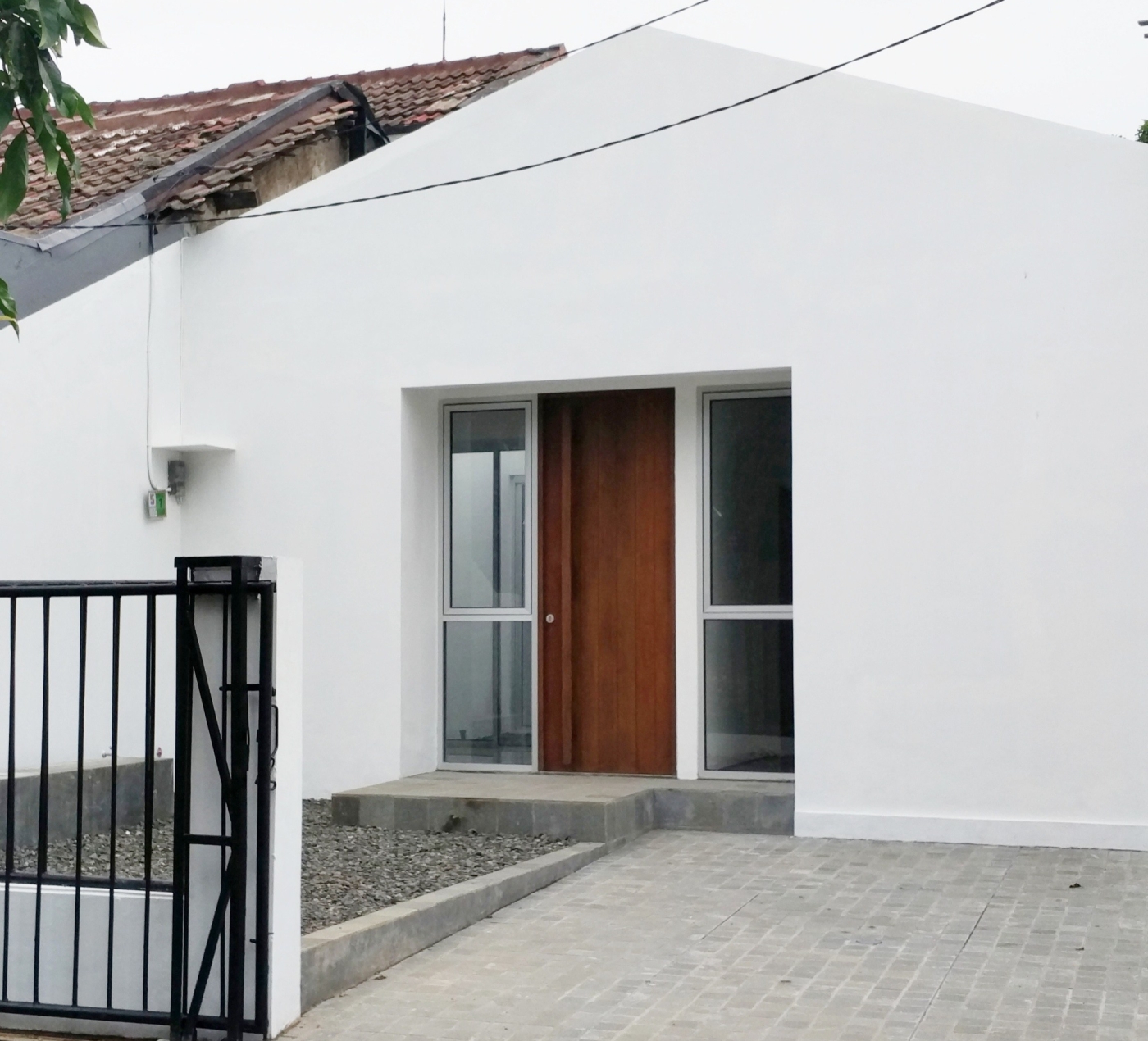 Hemat listrik tanpa lampu seharian, ini rumah minimalis buat kaum millennial.