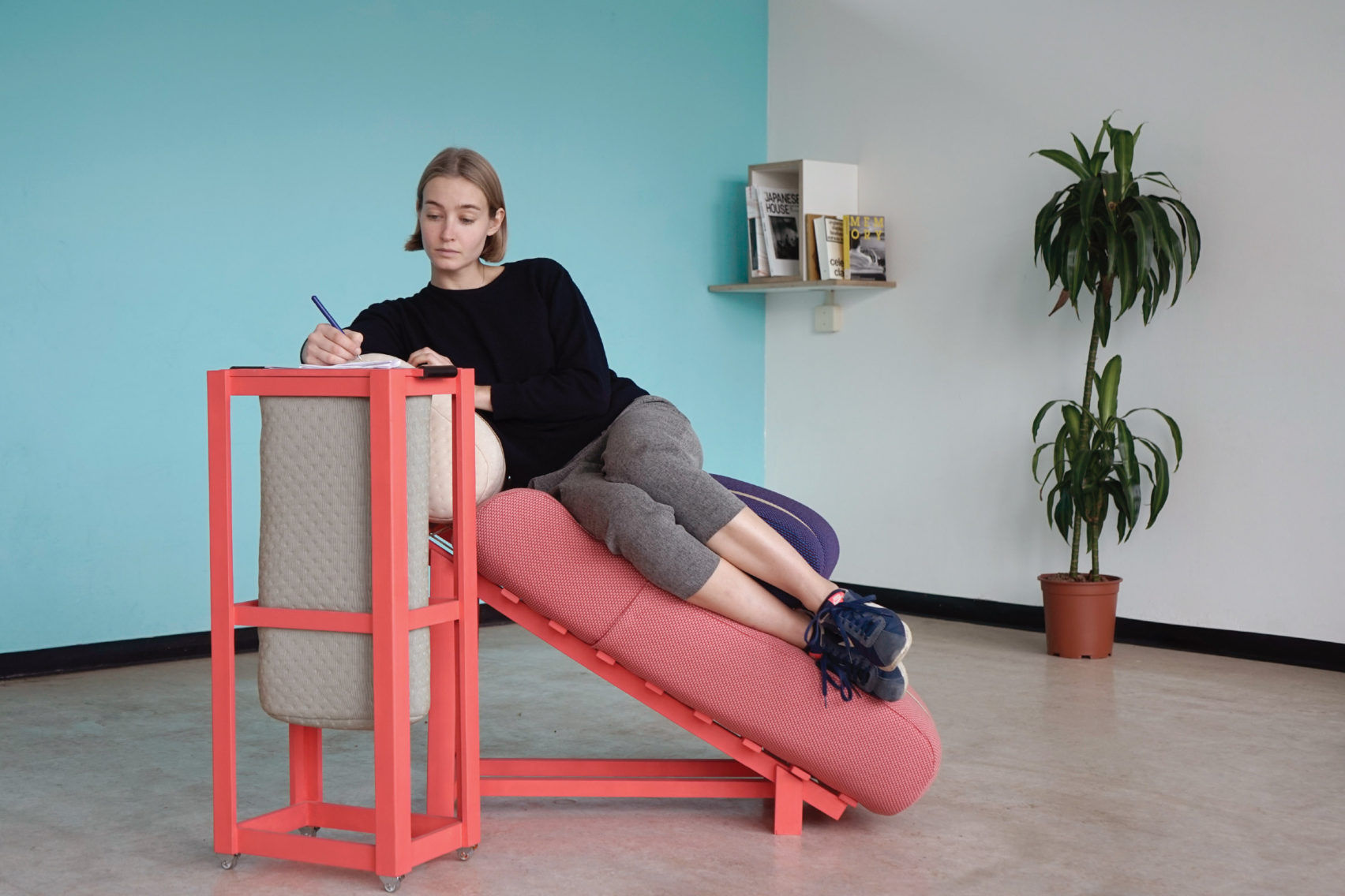 Warbyasa! Furnitur unik buat kaum rebahan aja dibuatnya pake teknologi NASA.