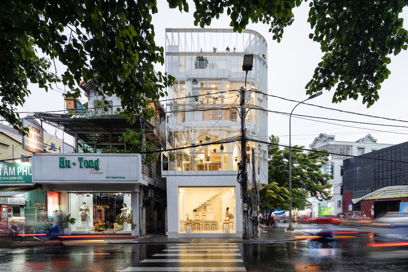 Tinggal di Ruko? Siapa takut. Liat aja kedai kopi keren ini. 