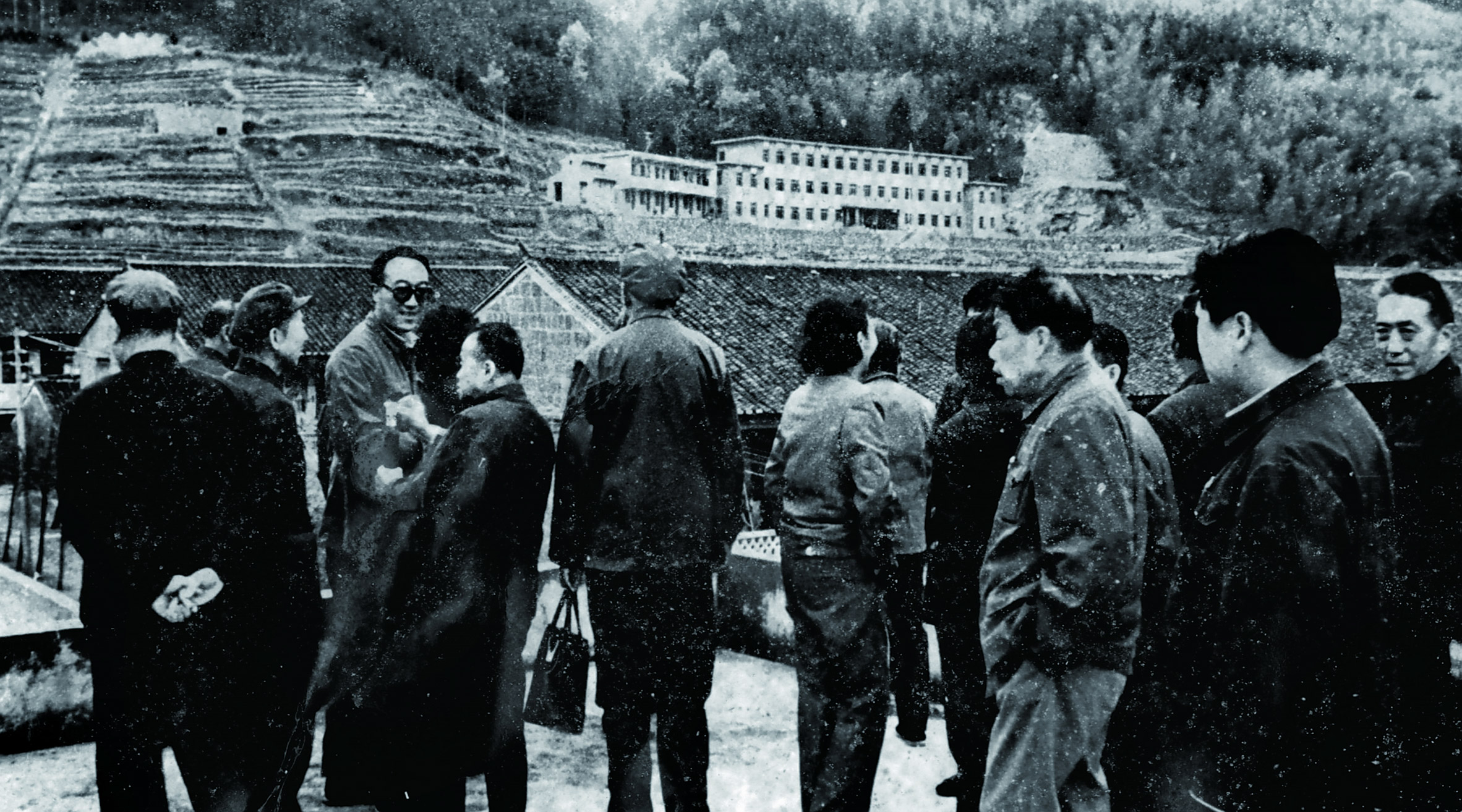 Gak serem lagi, bangunan tua bekas sekolah di ubah jadi hotel yang keren. 