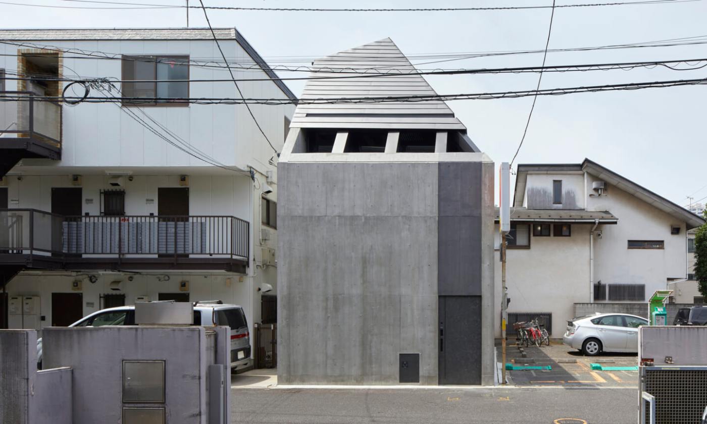 Bikin bunker beton di perumahan? Mau perang sama siapa bos?